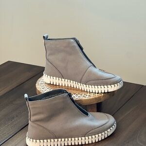 Ilse Jacobsen Gray Zip up Ankle‎ Boots